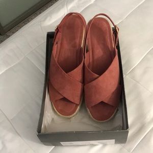 LOFT crisscross flatform sandals